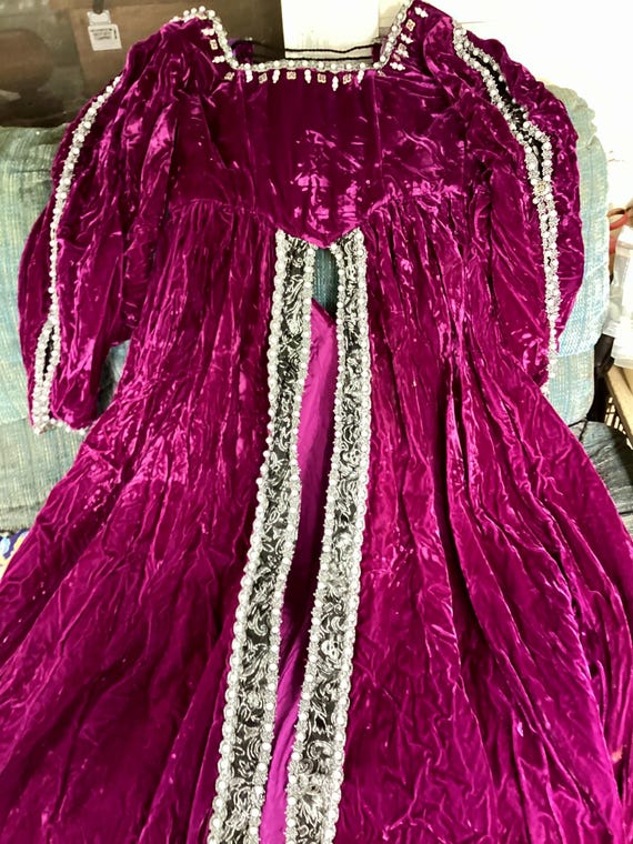 Renaissance Medieval Tudor Woman’s Gown Dress Costume