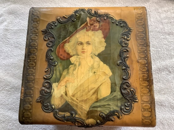 Victorian Celluiloid Collar Box