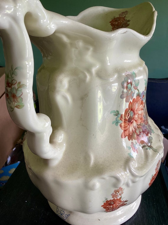 花柄ウォーターピッチャー：装飾的な陶器の花瓶 - Etsy 日本