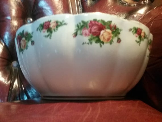 Royal Albert Large Scalloped Bowl