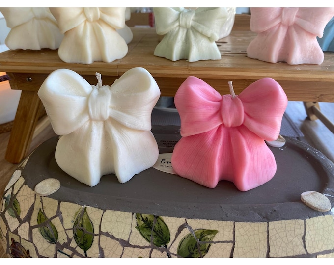 Elegant Bow-Shaped Candles: Decorative Accents for Stylish Ambiance