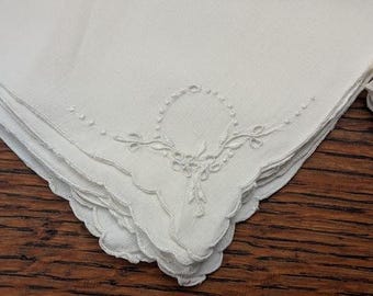 Witte cocktailservetten set van 7 geborduurde 10 in vintage
