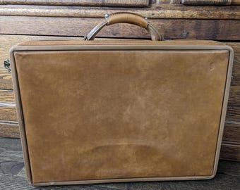 Maletín vintage Hartmann con cerraduras y llaves de latón y correas de 18 x 13 x 5 pulgadas.