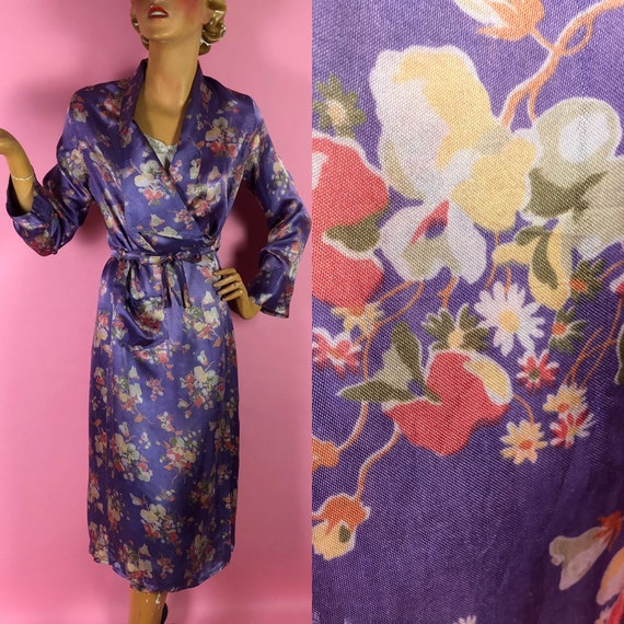 1930s 1940s Lavender Satin Robe with Sweet P… Gem