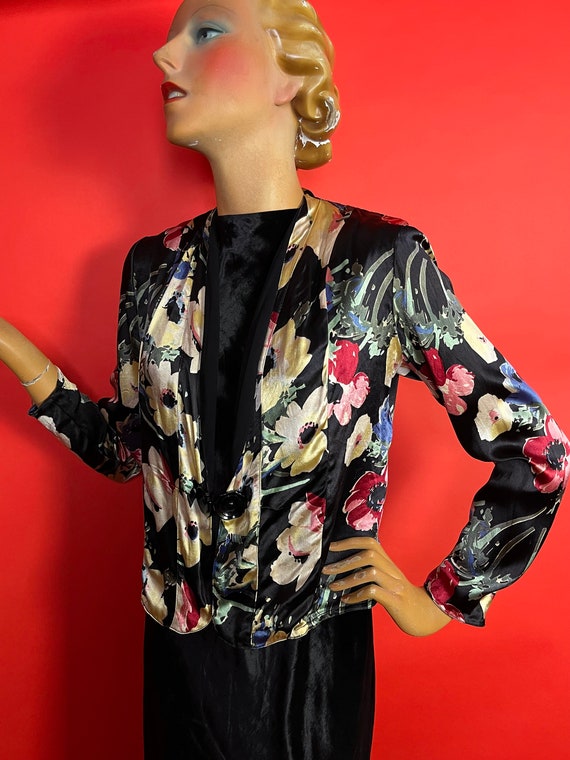 1930s Floral Satin Jacket with Hard Plastic Buckl… - image 6