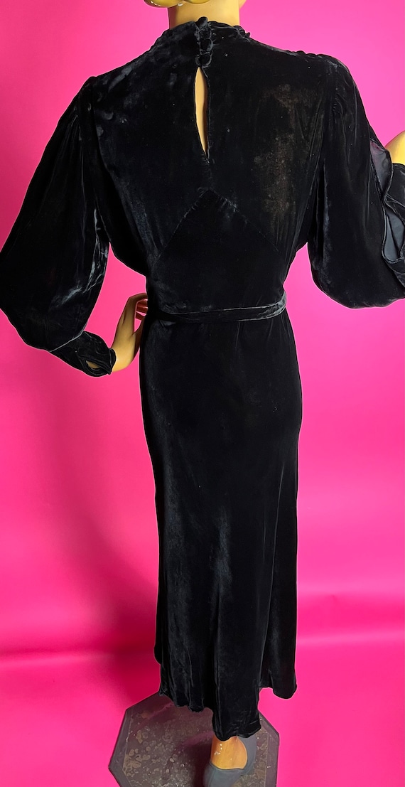 1930s Black Velvet Gown with Split Balloon Sleeve… - image 10