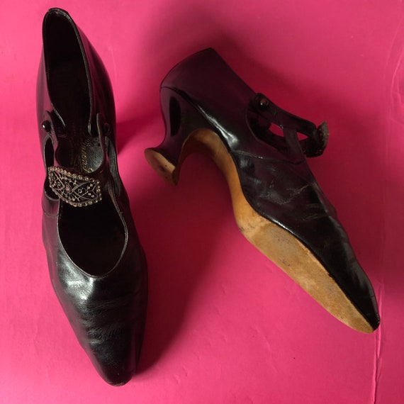 1920s "The Queen Shoe" Made in London, Royal Quality,… Gem