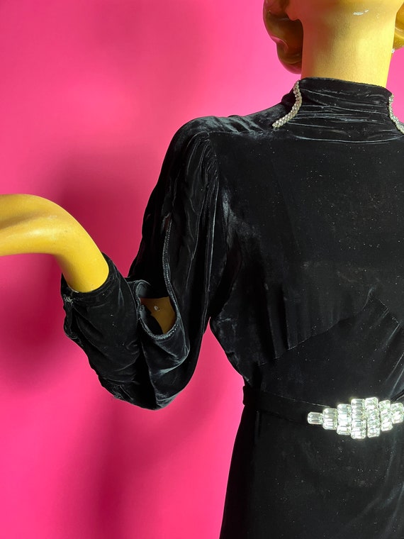 1930s Black Velvet Gown with Split Balloon Sleeve… - image 8