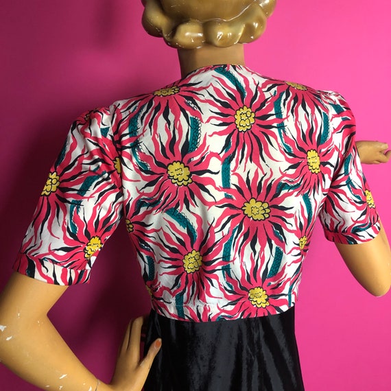 1930s or 1950s Bold Floral Print Bolero Cropped J… - image 9