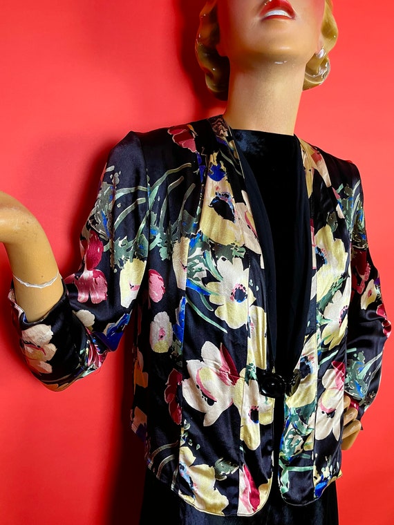 1930s Floral Satin Jacket with Hard Plastic Buckl… - image 5