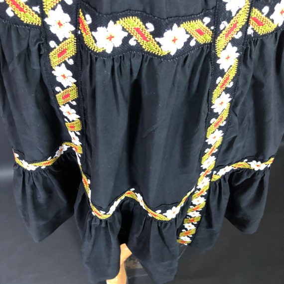 1950s Black Cotton Tiered Folk Art Style Skirt wi… - image 8