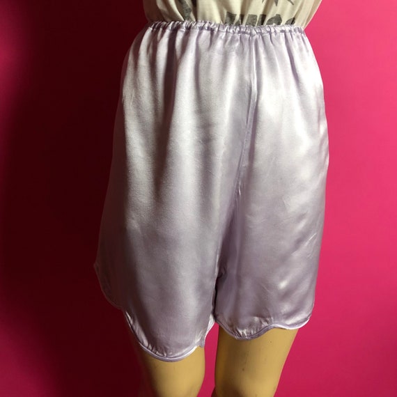 Beautiful 1930s 1940s Lilac Satin Tap Pants Knick… - image 1