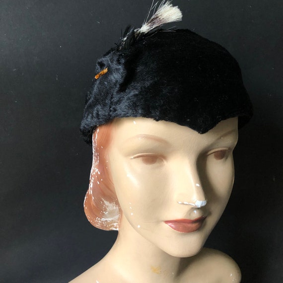 Early 1920s Black Velvet Toque Hat With 