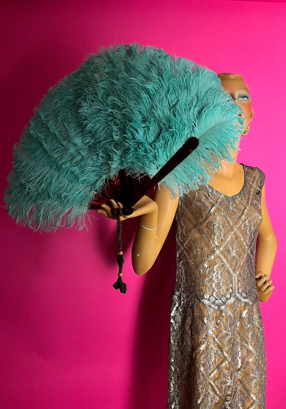 1910s 1920s Bright Mint Green Curly Ostrich Feathe