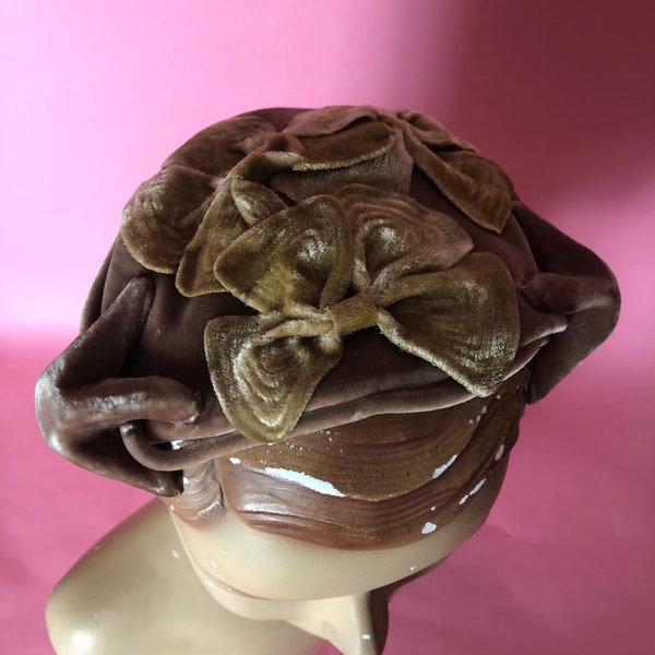 1950s Hattie Carnegie Mocha Velvet Hat, Triangular with Starfish Shapes on Sides, Pale Golden Yellow Velvet Bows on Top, Combs