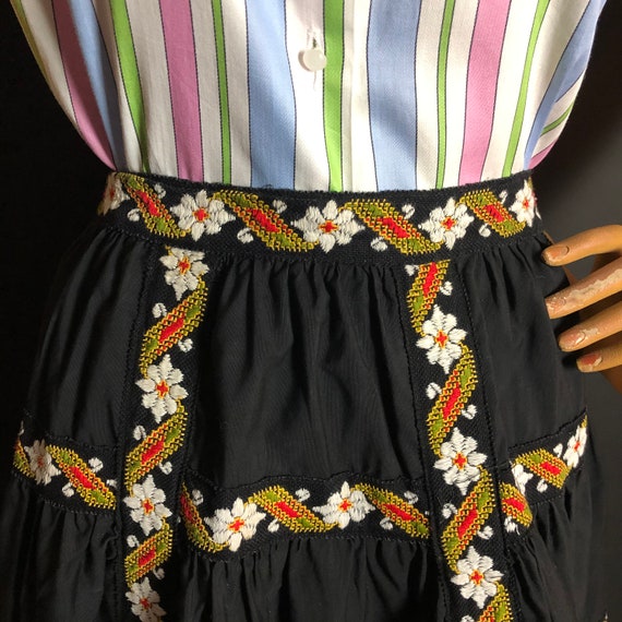 1950s Black Cotton Tiered Folk Art Style Skirt wi… - image 5
