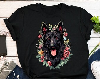 Puede incluir: Camiseta negra con un diseño floral colorido que presenta la cabeza de un perro pastor alemán.
