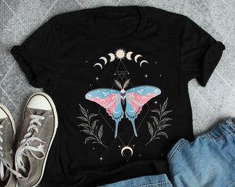 Camiseta del Orgullo Transgénero, Regalo del Orgullo con la Bandera Trans, Camiseta LGBT, Festival del Mes del Orgullo Gay, Polilla Lunar, Fase Lunar, Estilo Cottagecore, Ocultismo