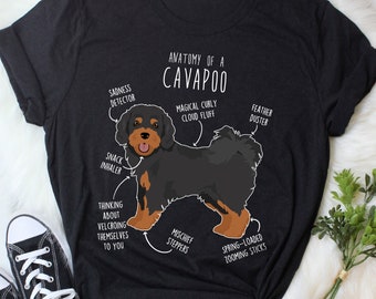 Camiseta Cavapoo negra y canela, para mujer y hombre. Regalo divertido para amantes de los perros Cavapoo. Camiseta adorable de Cavapoo. Camiseta para amantes de los perros mezcla de Doodle y Caniche. Camiseta para mascotas. Para papás y mamás de perros.