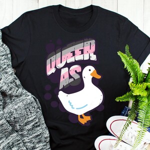 Demigirl-tröja, Demigirl-flagga, Pride-present, HBTQ-t-shirt, Gay Pride Festival-tröja, transperson, trans, icke-binär, agender, rolig queer som duck