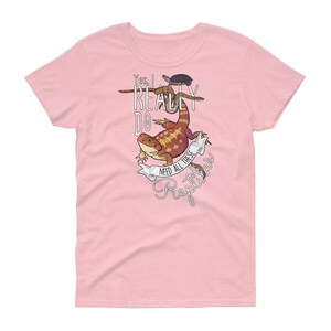 Puede incluir: Camiseta rosa para mujer con un gr&aacute;fico blanco de un drag&oacute;n barbudo, una serpiente y una tortuga con el texto "S&iacute;, realmente necesito todos estos reptiles."