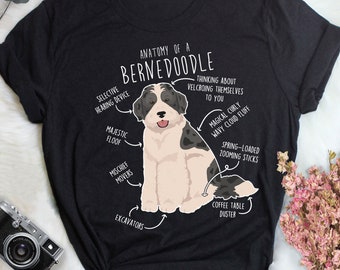 Camiseta Bernedoodle, color negro merle, ideal para amantes de los perros Bernedoodle. Para hombres y mujeres. Camiseta divertida y adorable con diseño de perro caniche mestizo.