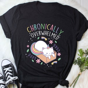 Camiseta para TDAH, Camiseta divertida para autismo, Camiseta para enfermedades crónicas, Para hombres y mujeres, Regalo para personas con problemas mentales invisibles, Neurodivergentes, Depresión, Ansiedad, Gatocornio
