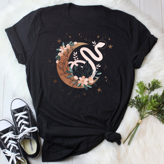 Camiseta de serpiente mujer y hombre camiseta de reptil regalo para amantes de las serpientes camiseta de piton linda camiseta de serpiente mama serpiente papa ano celestial oculto luna. Etsy Espana