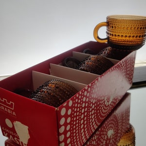 Oiva Toikka Dew Drop brown cups in original box. Kastehelmi from Finland Nuutajärvi 1970s