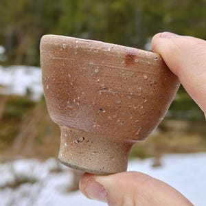 Taza de sake Bizen con pie de Kei Fujiwara, cerámica de estudio, Tesoro Nacional Viviente.