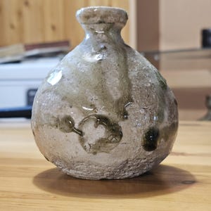 Shigaraki sake bottle tokkuri by Katsunori Sawa