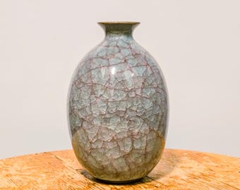 Celadon sake bottle tokkuri by Toshio Furukawa, Japanase pottery ceramics