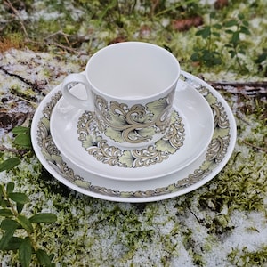 Arabia Finland &quot;Hermes&quot; Raija Uosikkinen 1970s floral coffee cup, plate and saucer