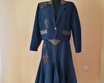 1980's Vintage Dark Denim 2 Piece Suit Skirt Jacket Women's Jeans Costume Set 2 Pieces Embroidered Leather Leaves Applications Size Medium