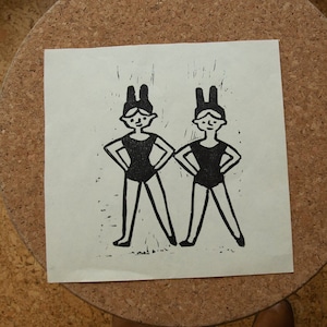 Emoji imprimir linolegráficos amigos baile linocut postal