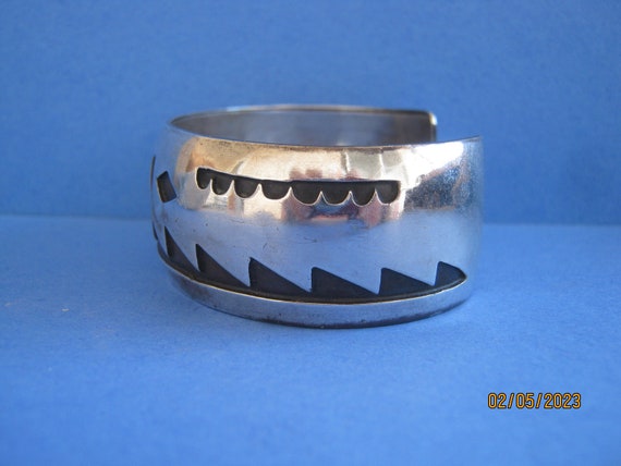 NAVAJO STERLING CUFF - image 4