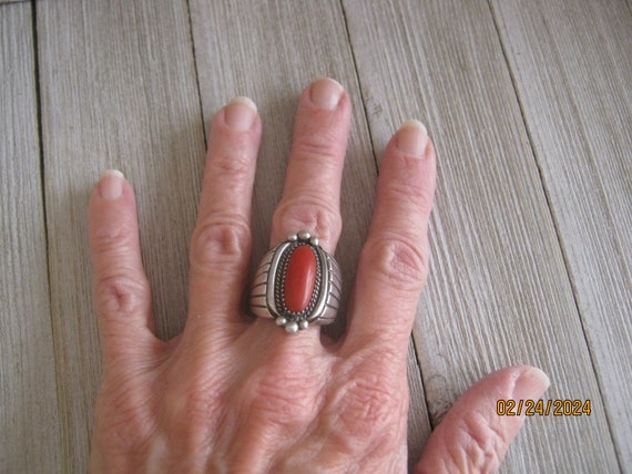 NAVAJO CORAL RING - image 9