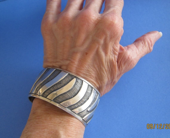 MEXICAN STERLING CUFF - image 7