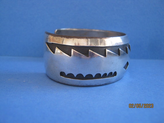 NAVAJO STERLING CUFF - image 5