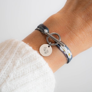 Bracelet personnalisé en cordon coton liberty avec médailles à graver, bracelet prénom, Cadeau naissance Cadeau maman Fête des mères image 10