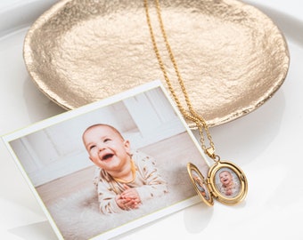 Personalized locket necklace, heart locket necklace with photo, photo pendant, locket that opens, gift for Mom