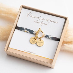 Bracelet personnalisé en cordon coton liberty avec médailles à graver, bracelet prénom, Cadeau naissance Cadeau maman Fête des mères image 1