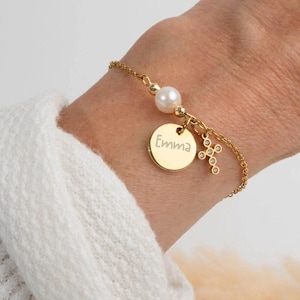 Bracelet personnalisé chaine acier inoxydable médaille gravée , croix, perle d'eau douce, cadeau personnalisé, demande marraine image 1