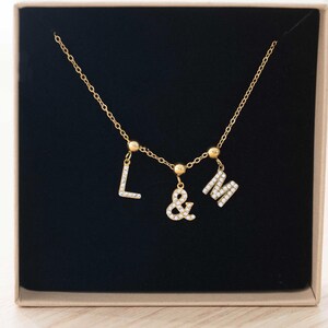 Collar inicial con piedra de nacimiento - Collar de letras de pedrería -Colgante de piedra de nacimiento joyería personalizada