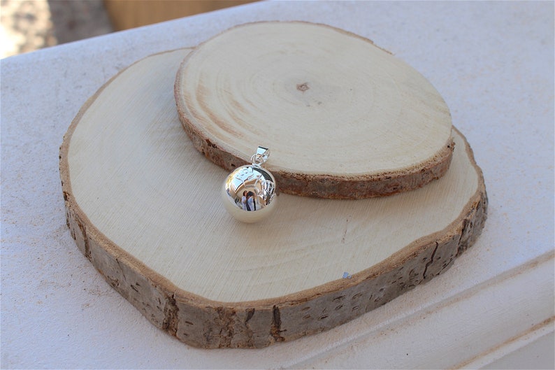 silver plated smooth hand cage pendant