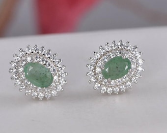 Pendientes de plata de ley 925 con doble halo de esmeraldas naturales talla ovalada.