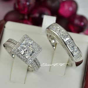Three pieces total Men and Women’s Wedding Ring Set
*Two pieces Women’s Halo Princess Cut Ring set
*Approximate total carat weight 4.30ct
*base is real .925 sterling silver with Rhodium Plating
*Stone: Flawless D Color Simulated Diamond