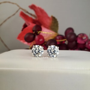 4 Carat 8mm Brilliant Cut Stud Earrings Diamond Simulated 925 Sterling Silver Prong Setting