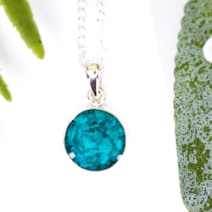 12 mm Round Cremation Ashes Memorial Pendant. Visit www.samfirememorials.co.uk if sending human ashes. For pet remains only.