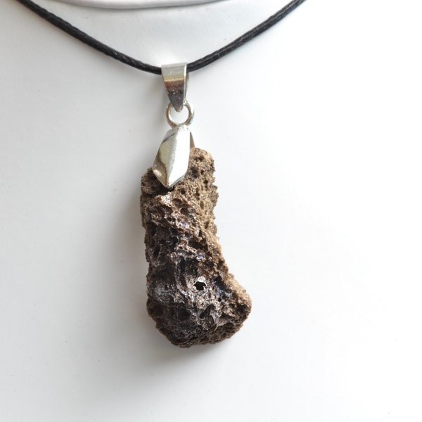 Volcanic Lava Rock Magma necklace - from active Mount Bromo Volcano - East Java - Indonesia - natural - no treatment - rare pendant - 2.4 g